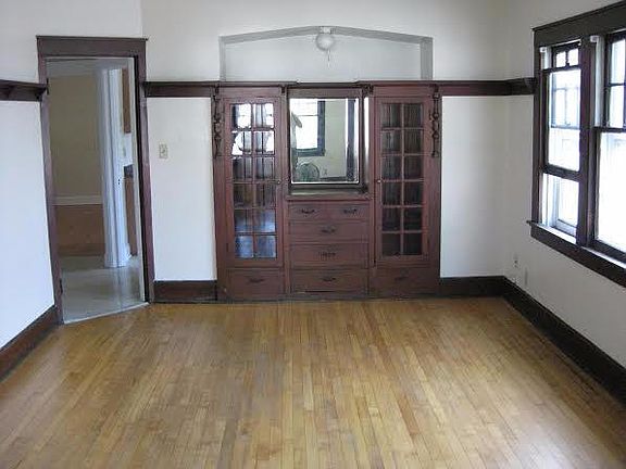 3rd image of 315 E Garfield Ave