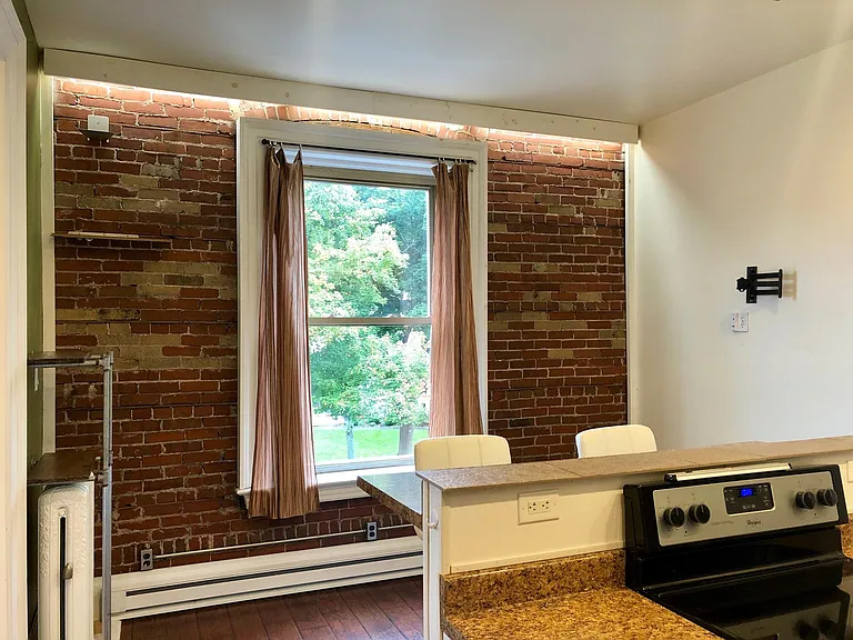 212 Main St — Photo 6
