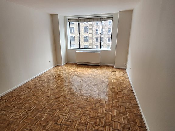 3rd image of 130 W 79th St APT 6C