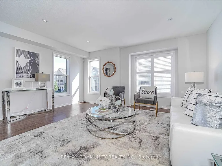1 Burnsborough St — Photo 9