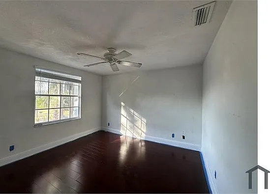 124 Canterbury Pl — Photo 25