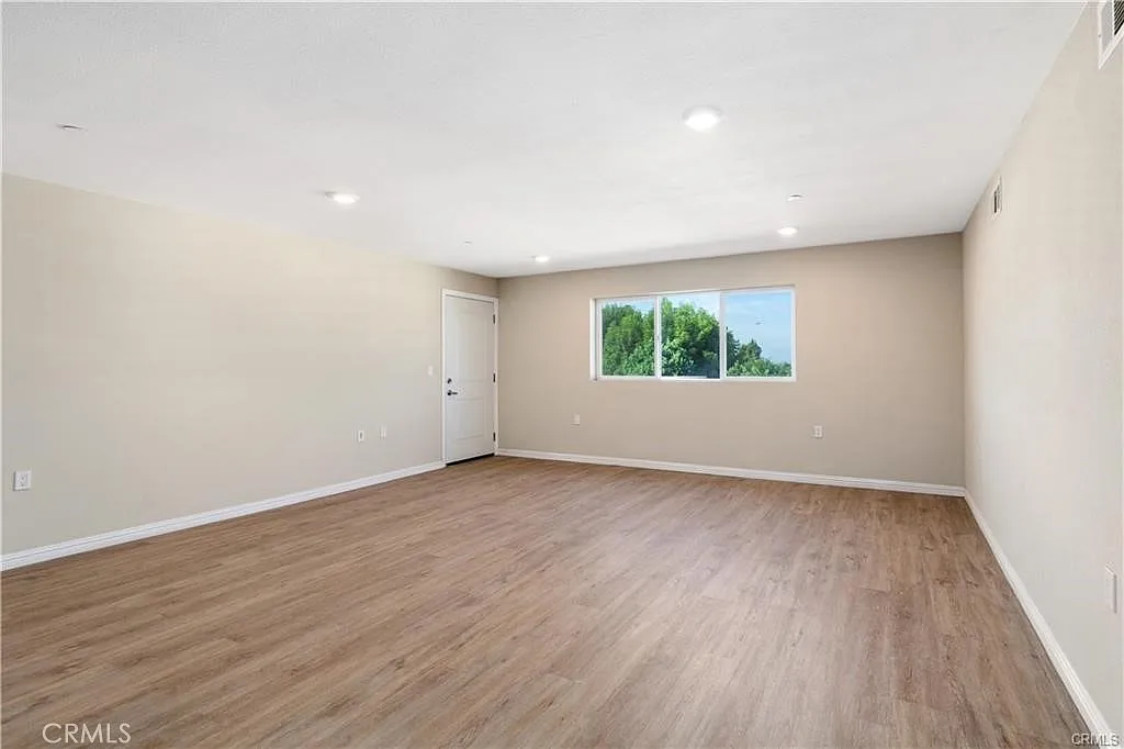 2 bed, 1212 sqft, $2,600 — Photo 4