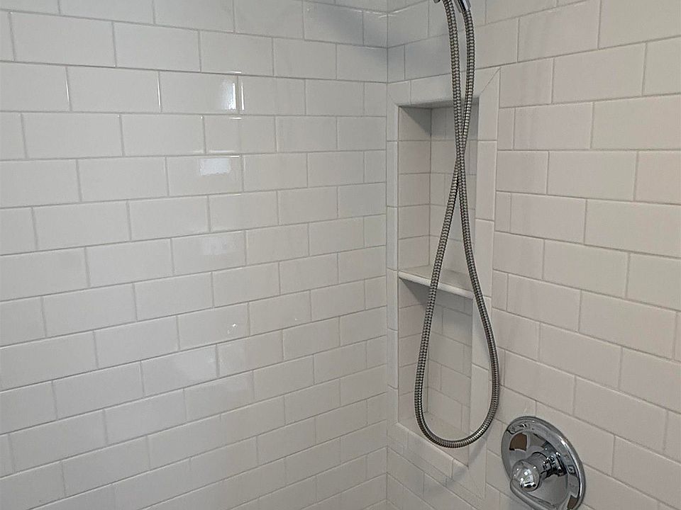 2nd image of 600 University Rdg Unit 2