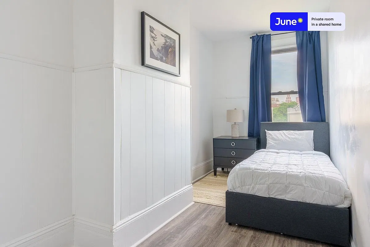 Twin bedroom in 4 bed/1 bath home in Astoria #1266 B — Photo 1