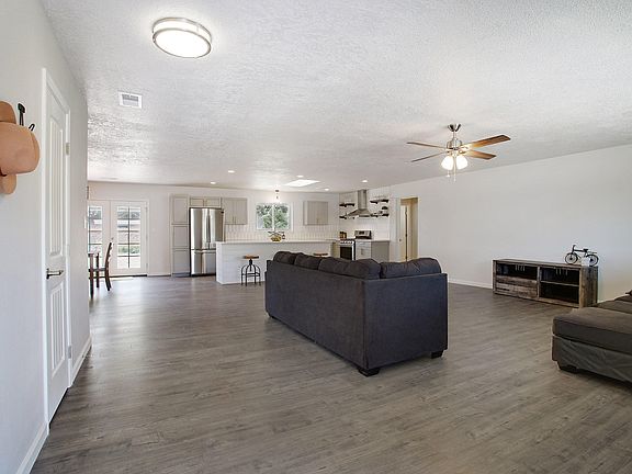 3rd image of 328 Luscombe Ln