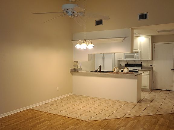 4th image of 5122 Lazy Oaks Dr