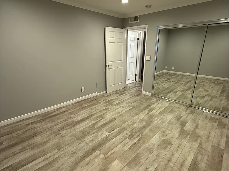 340 N Kenwood St #301 — Photo 3