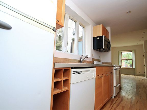 4th image of 2941 W Girard Ave #1