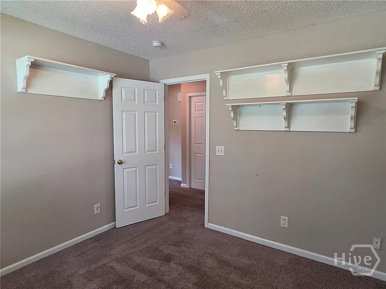 301 Aspen Dr — Photo 16