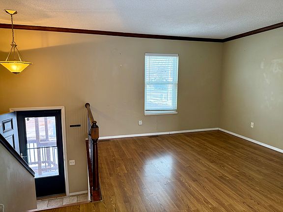 3rd image of 895 Delray Dr