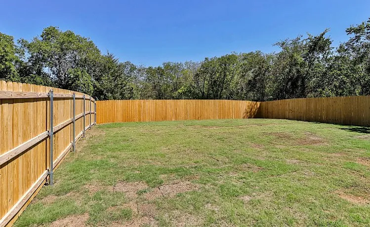 220 Jones St — Photo 17