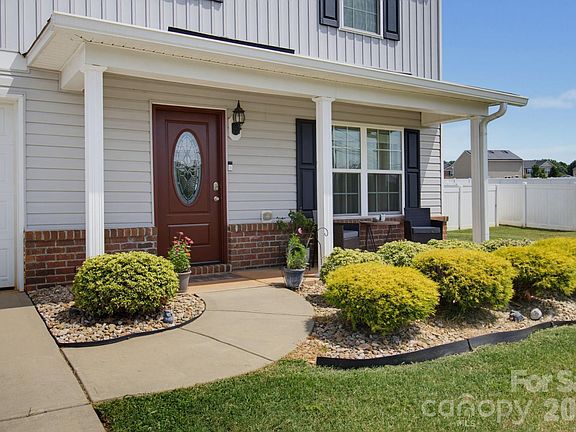 3rd image of 660 Tyro Rd