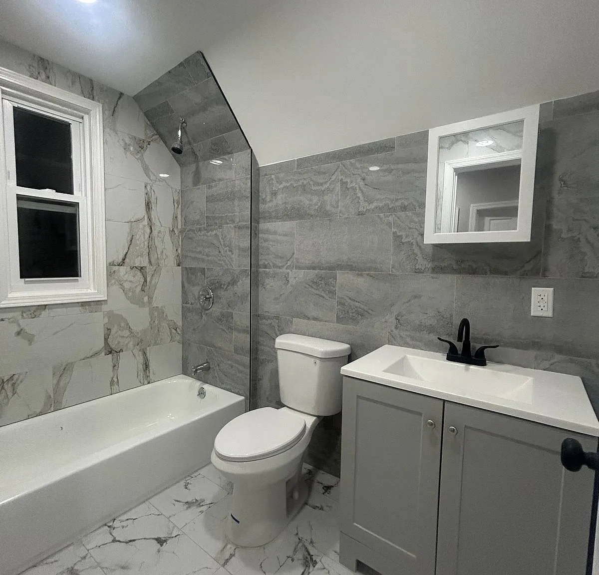 3 bed, 1000 sqft, $2,300 — Photo 3