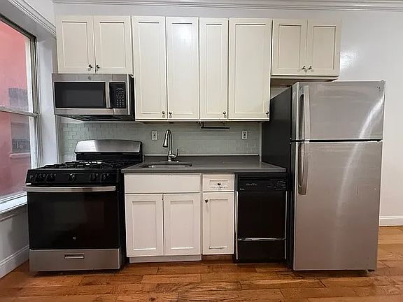 4th image of 45 Kingston Ave APT 1R