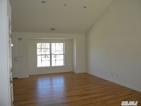 4th image of 41 Chauncey Ln