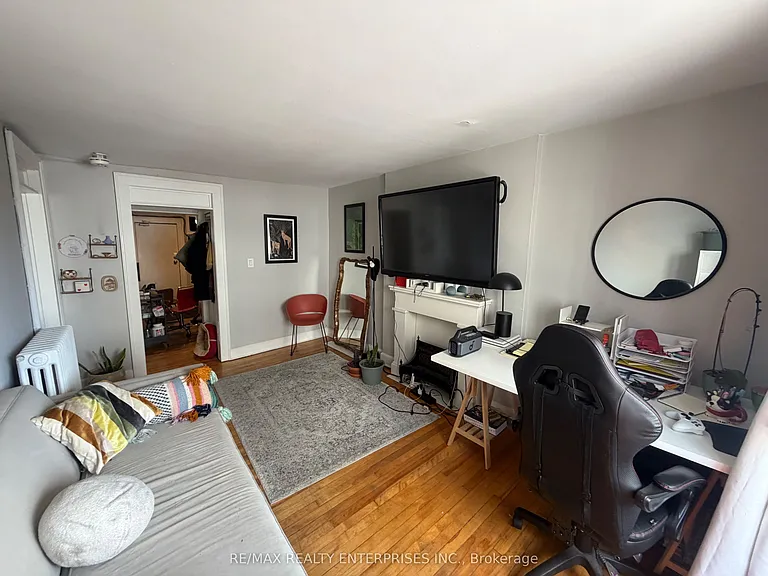 156 James St S #5 — Photo 6