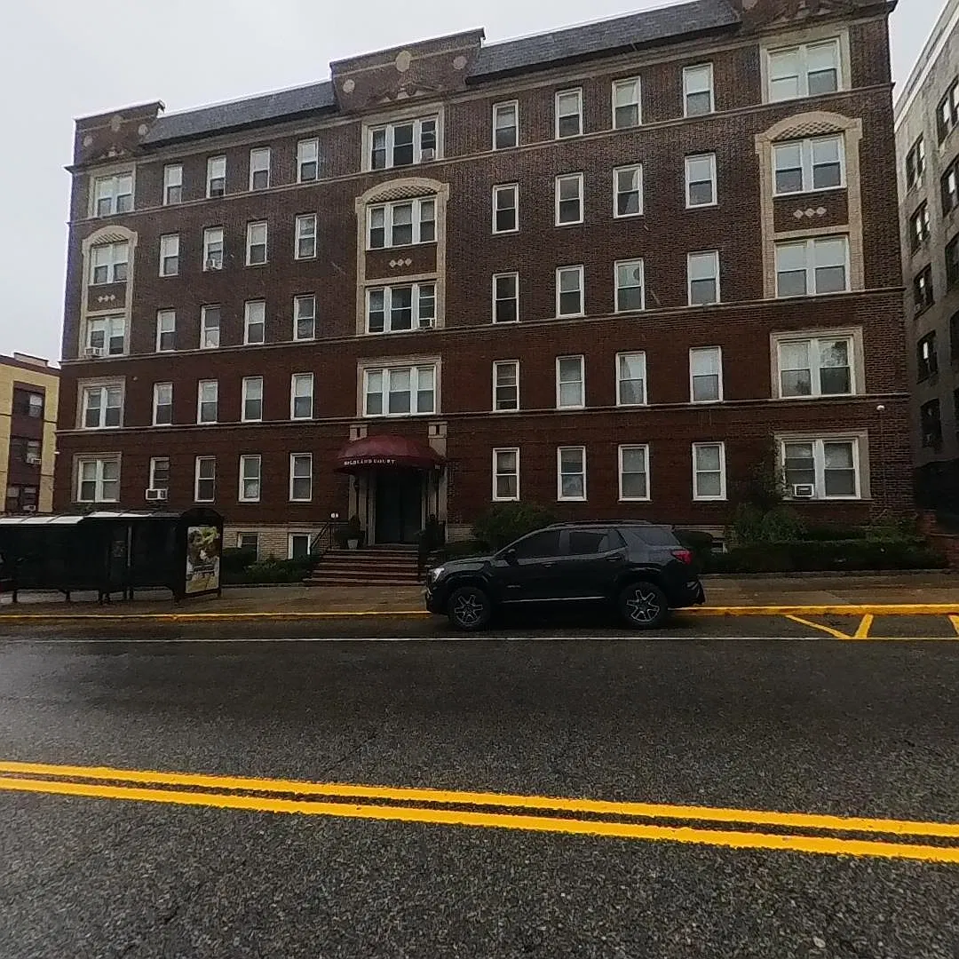 Highland Court — Photo 1