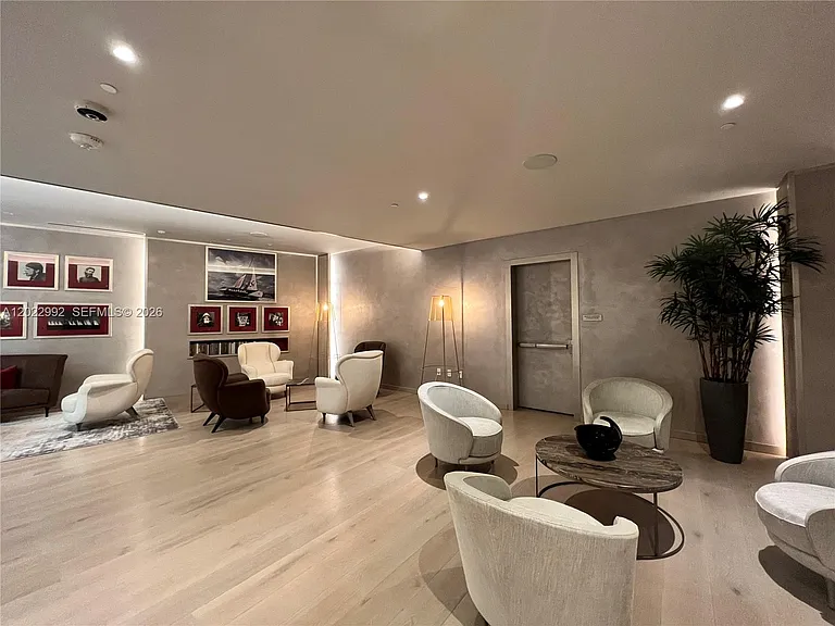 1000 Brickell Plz — Photo 12