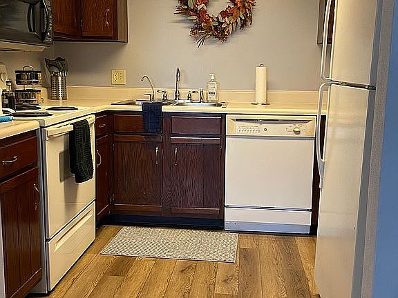 Kitchen with all appliances