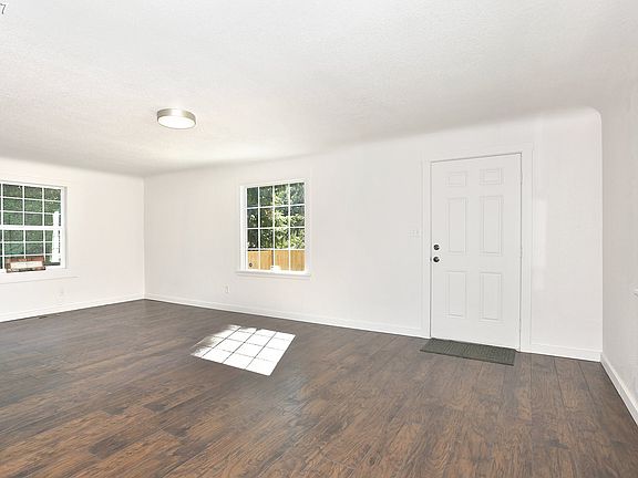 4th image of 3405 NE Petticoat Ln