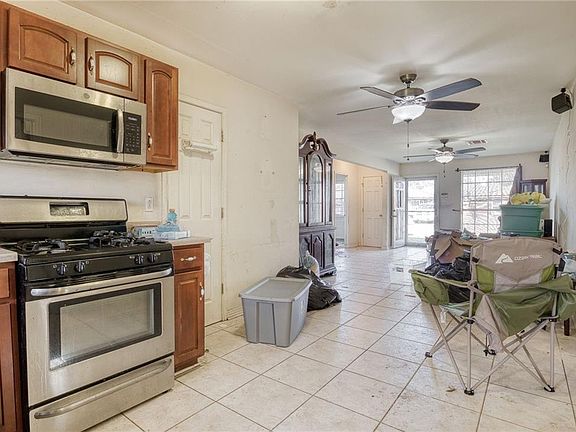 5th image of 2632 Dove Ave