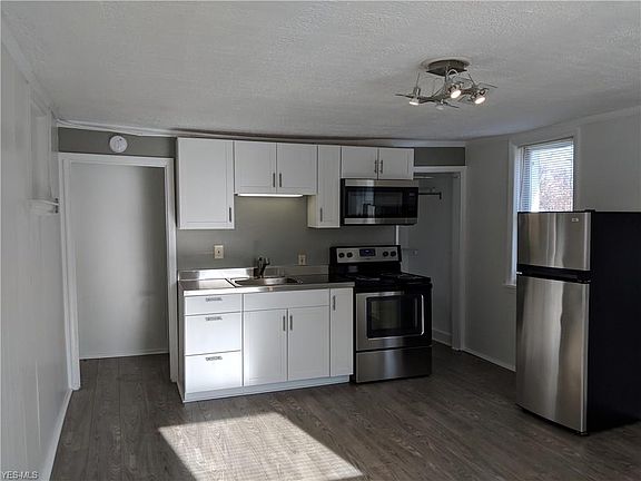 5th image of 727 Munroe Falls Ave #2