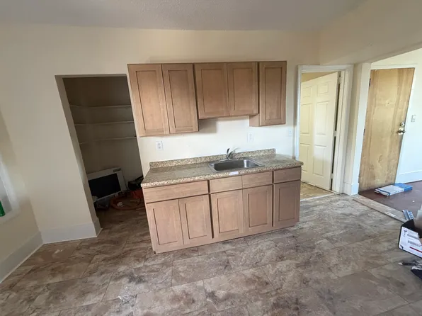 354 Hampden St APT 4L, Holyoke, MA 01040