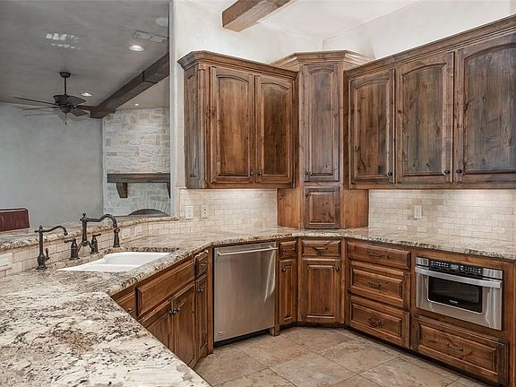 4th image of 2701 River Forest Dr