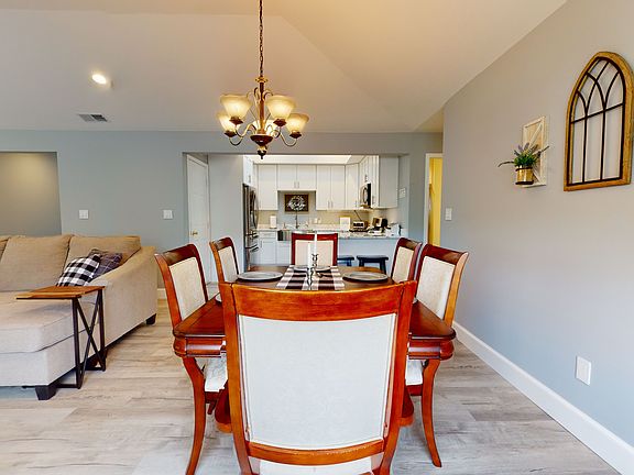 5th image of 802 Aerie Way