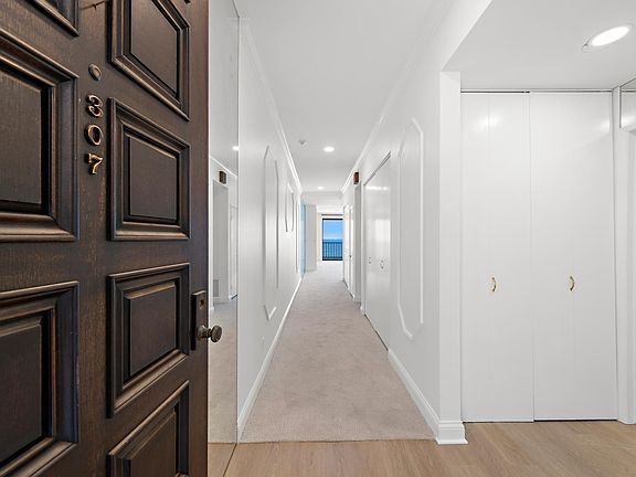 5th image of 727 Esplanade Unit 307