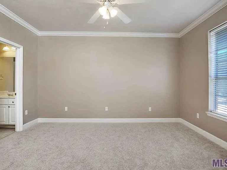 4441 Burbank Dr #608 — Photo 9