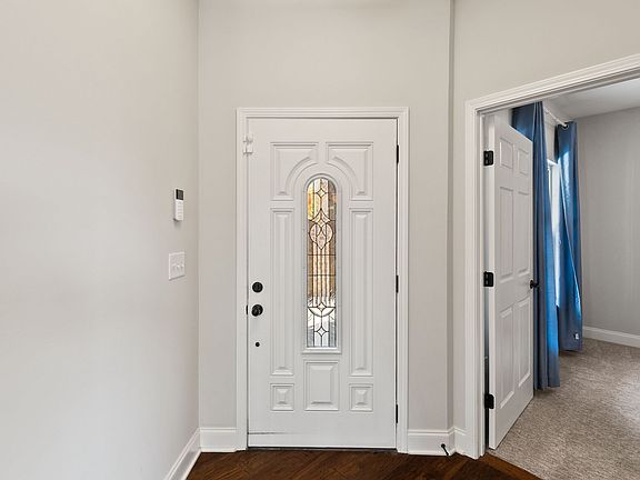 5th image of 245 Siegert Pl