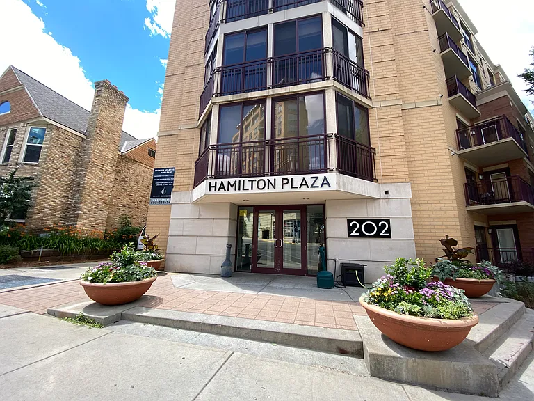 Hamilton Plaza — Photo 23