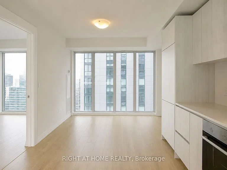 28 Widmer St #3720 — Photo 5