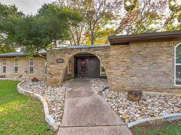 4th image of 3710 Beachview Dr