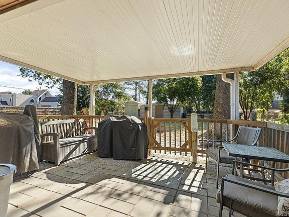 4th image of 1505 Clement Rd