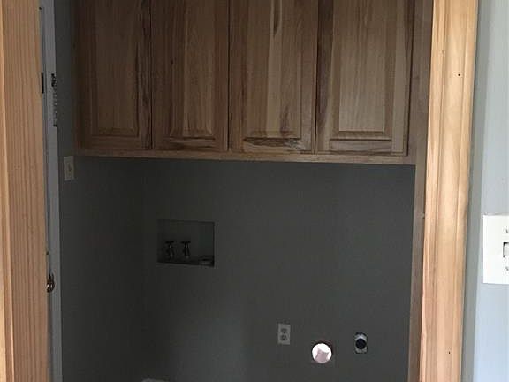 3rd image of 2410 Glendale Dr