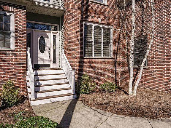 4th image of 49 Streamwood Dr