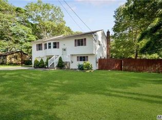 492 Hauser Ave, Holbrook, NY 11741