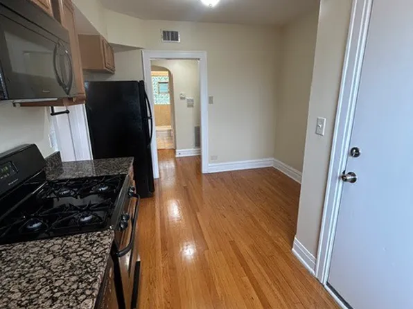 4514 W Wellington Ave #2S, Chicago, IL 60641