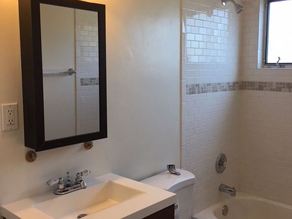 5th image of 1711 Oxley St APT F