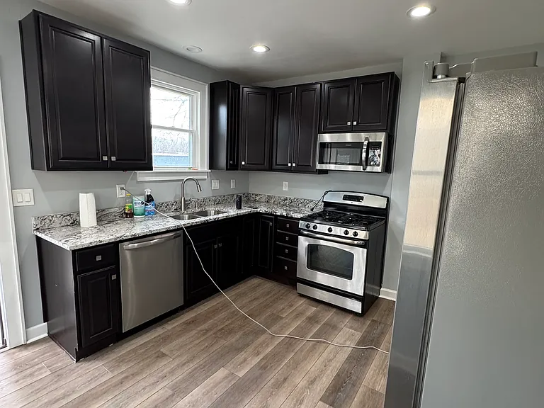 800-804 Thomas Rd — Photo 12