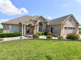 2933 Sun Meadow Ct, Delavan, WI 53115