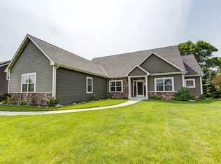 W245N2799 Single Tree Dr, Pewaukee, WI 53072