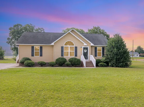 16 Emily Ct, Newton Grove, NC 28366