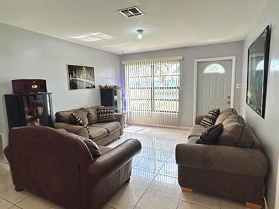 3rd image of 519 W El Paso Avenue