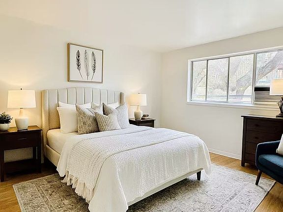 4th image of 938 Ontario St APT 11