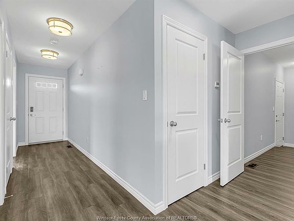 4th image of 1096 Copeland Ave