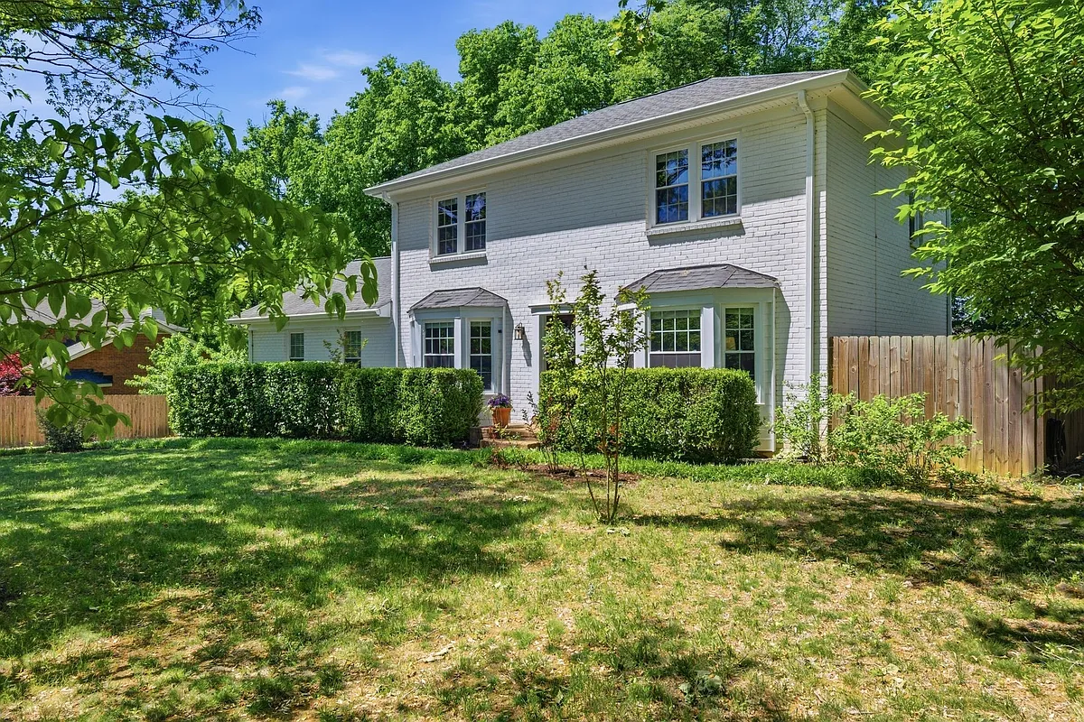 Building Photo - 216 Pebble Glen Dr