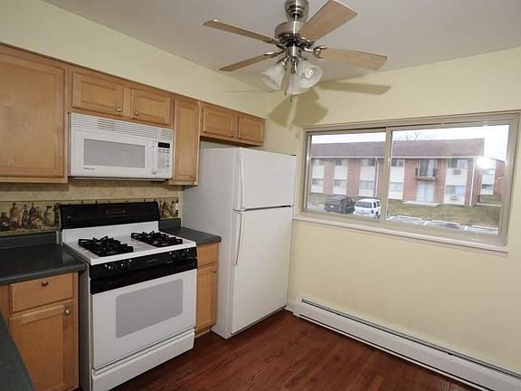 3rd image of 685 E Fullerton Ave #2-210